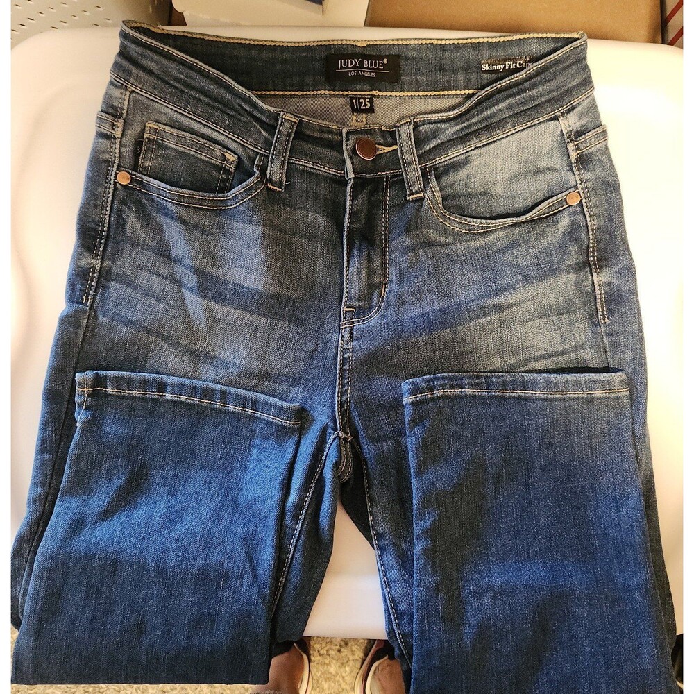 Judy Blue Skinny Fit Capri Mid-Rise Size 1/25 Style #82274